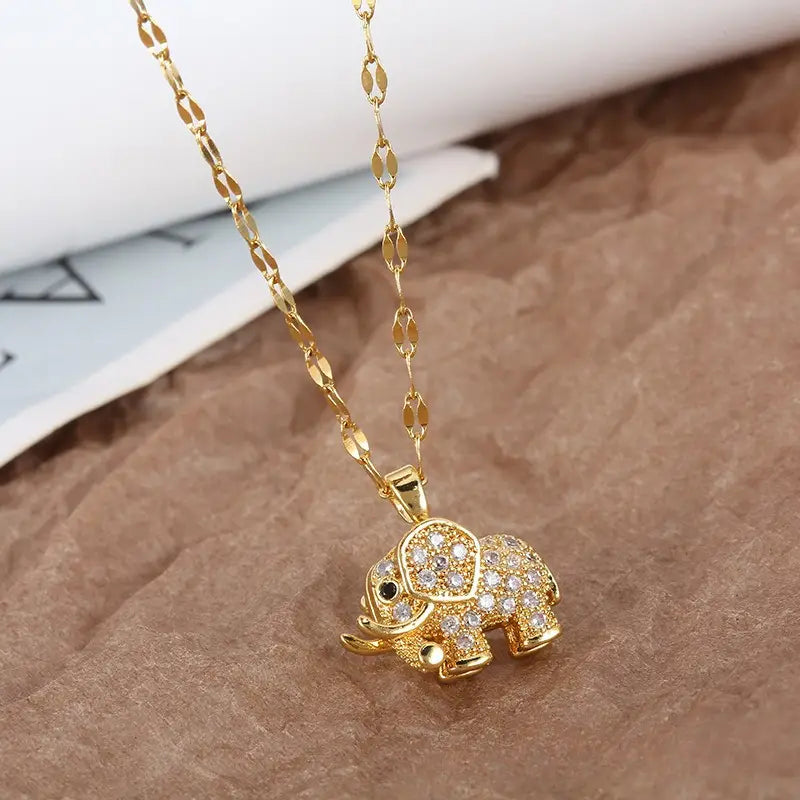 Goudkleurige Olifant Ketting met Strass – Roestvrijstalen Hanger met 18K Look