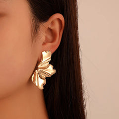 Bloem Oorknoppen – Goudkleurige Studs met Bladpatroon