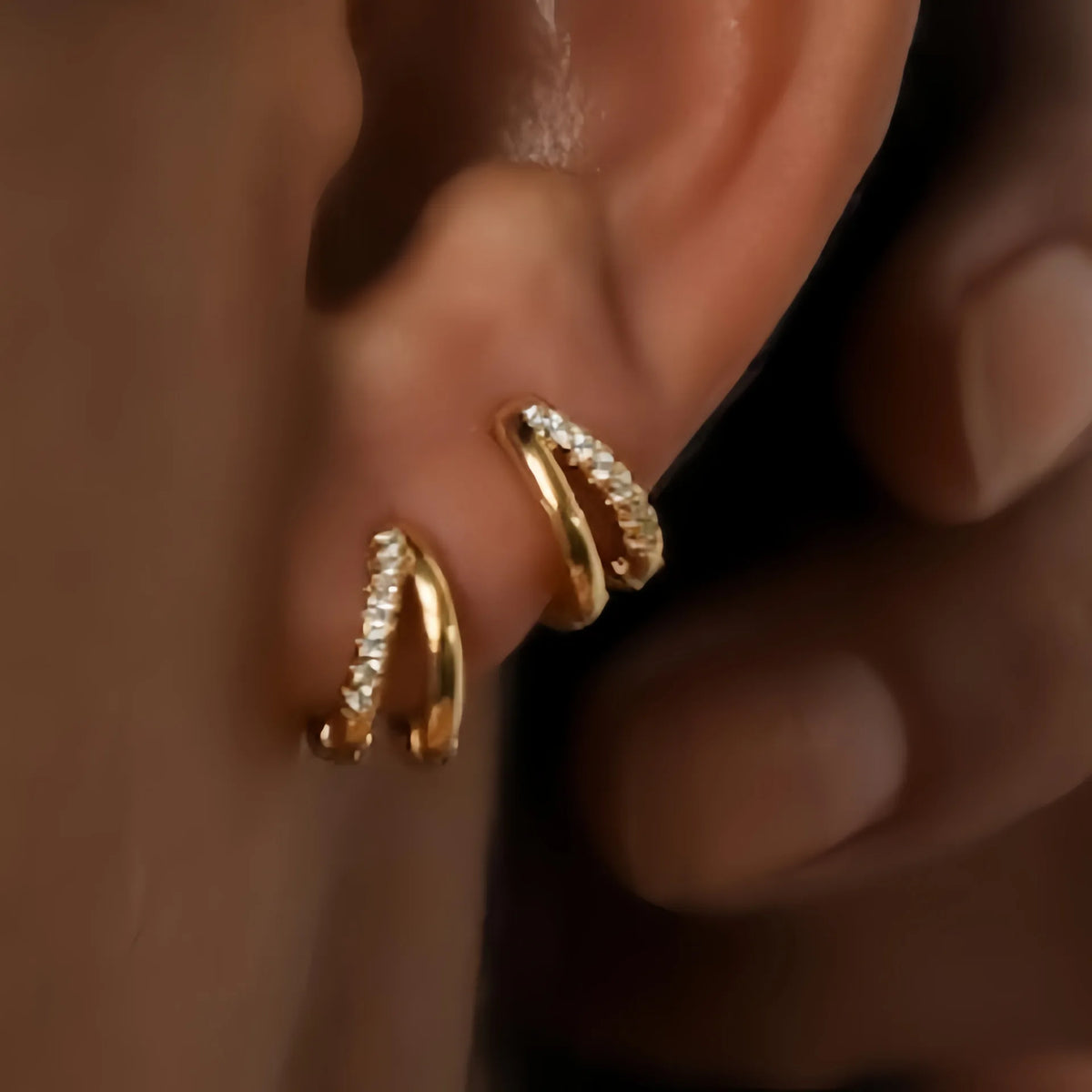 Dubbele Gouden Oorringen met Zirkonia – Elegant & Trendy Design